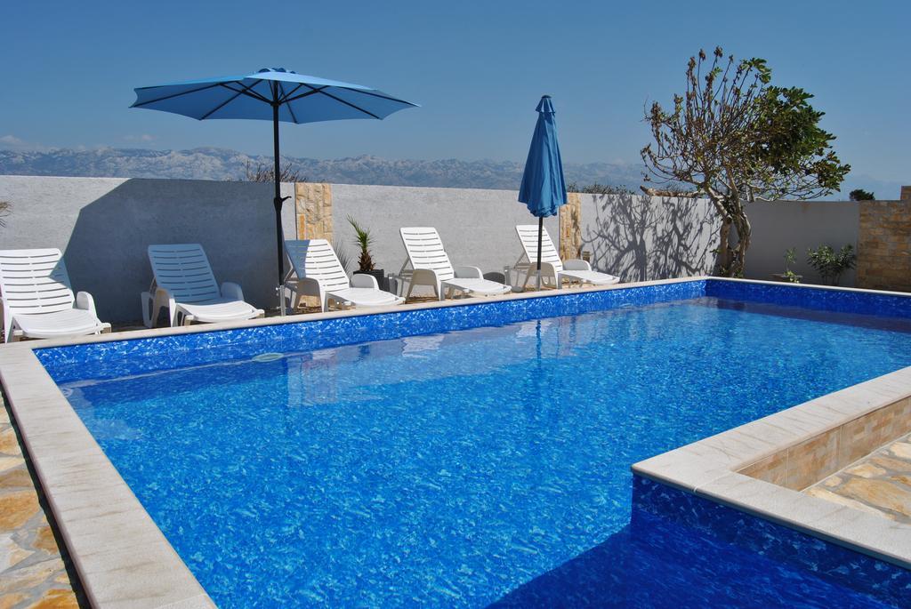 House With Swimming Pool Blue Diamond Apartment Povljana Ngoại thất bức ảnh