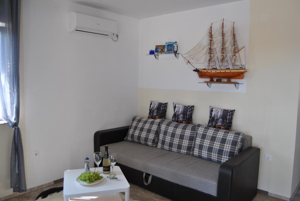 House With Swimming Pool Blue Diamond Apartment Povljana Ngoại thất bức ảnh